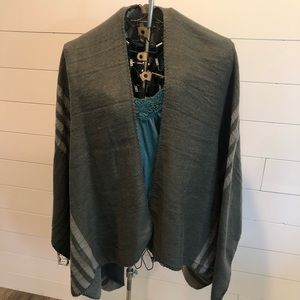 BB Dakota Reversible Shawl